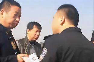 与众不同？小佩顿赛后直接坐桌子接受采访：我厌倦了常规 问吧